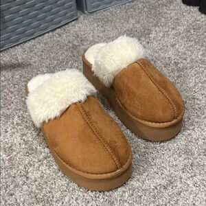 Cozy Tan Faux Fur Women's Slippers